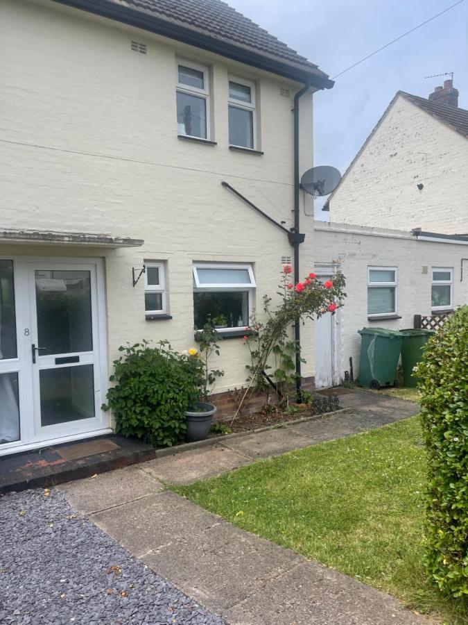 House Number 8 Sleeps Up To 6 People With Smart Tvs In Every Room Wellington  Kültér fotó