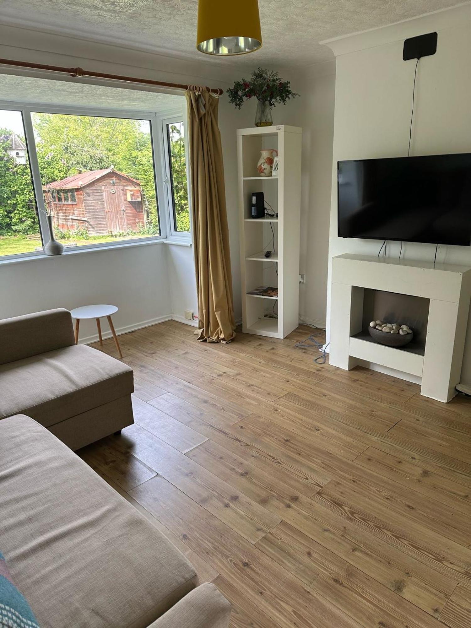 House Number 8 Sleeps Up To 6 People With Smart Tvs In Every Room Wellington  Kültér fotó