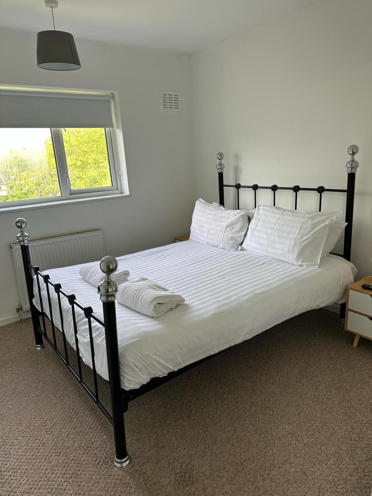 House Number 8 Sleeps Up To 6 People With Smart Tvs In Every Room Wellington  Kültér fotó