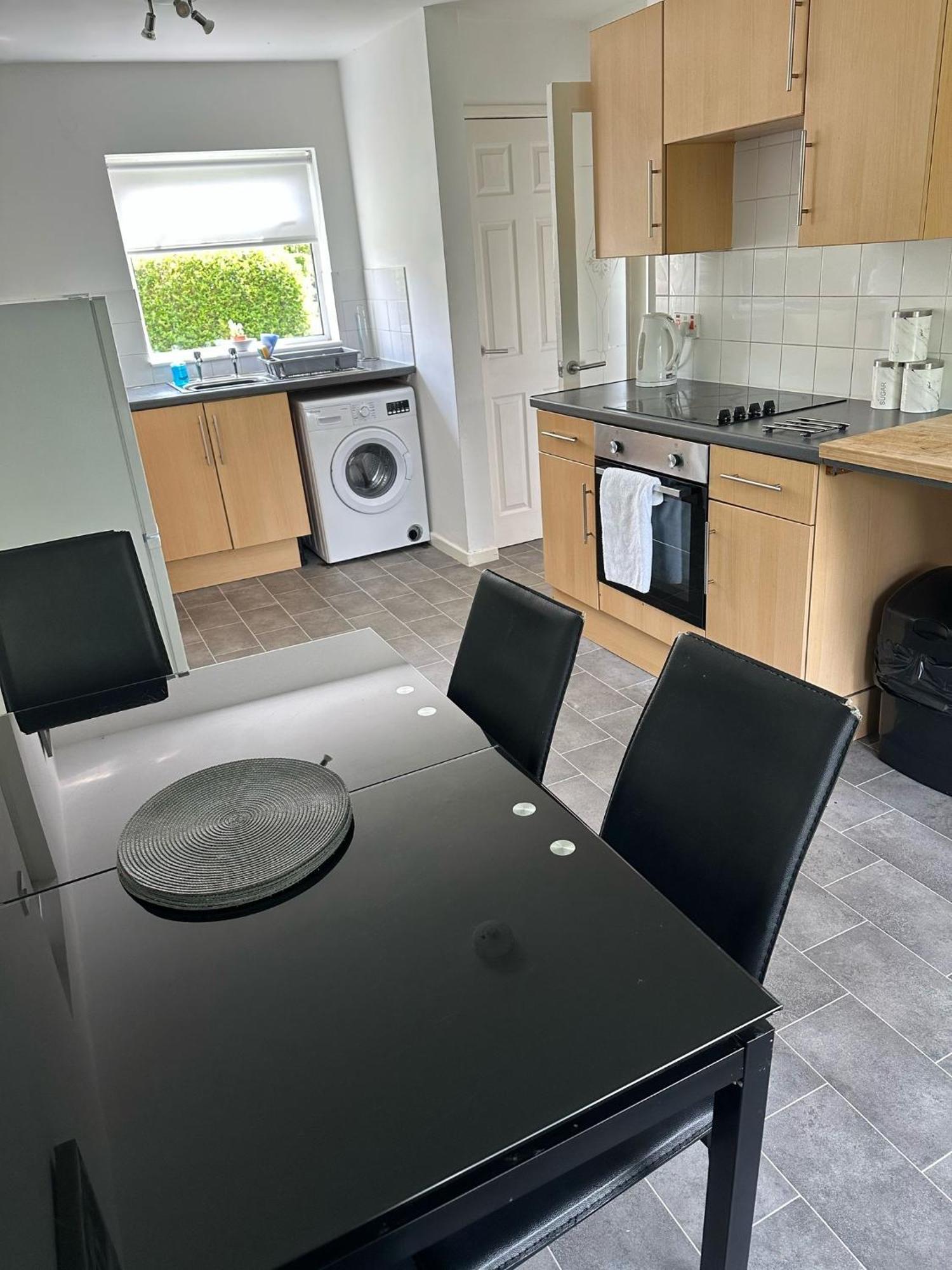 House Number 8 Sleeps Up To 6 People With Smart Tvs In Every Room Wellington  Kültér fotó